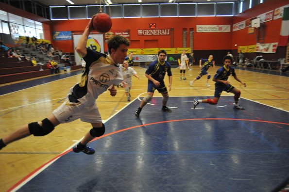 Tschoukball